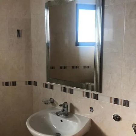Captivating, 1 Bedroom At Bay View 코샤리챠